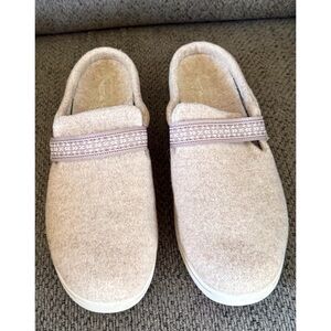 Skechers Women's Slip On Arch Fit Shoes Size 11